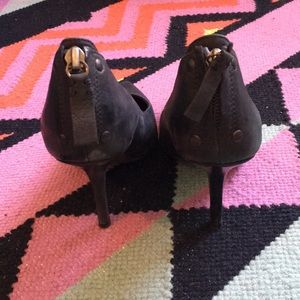 Vera Wang Shoes - Vera Wang black Tammy zip pump Vera Wang Shoes - Vera Wang black Tammy zip pump